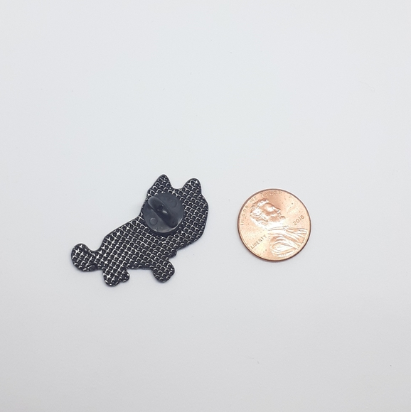 Cat with a mask enamel pin - Picture 2 of 2
